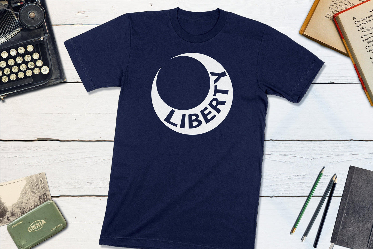 Fort Moultrie Liberty Flag-Unisex T-shirt-Yesteeyear