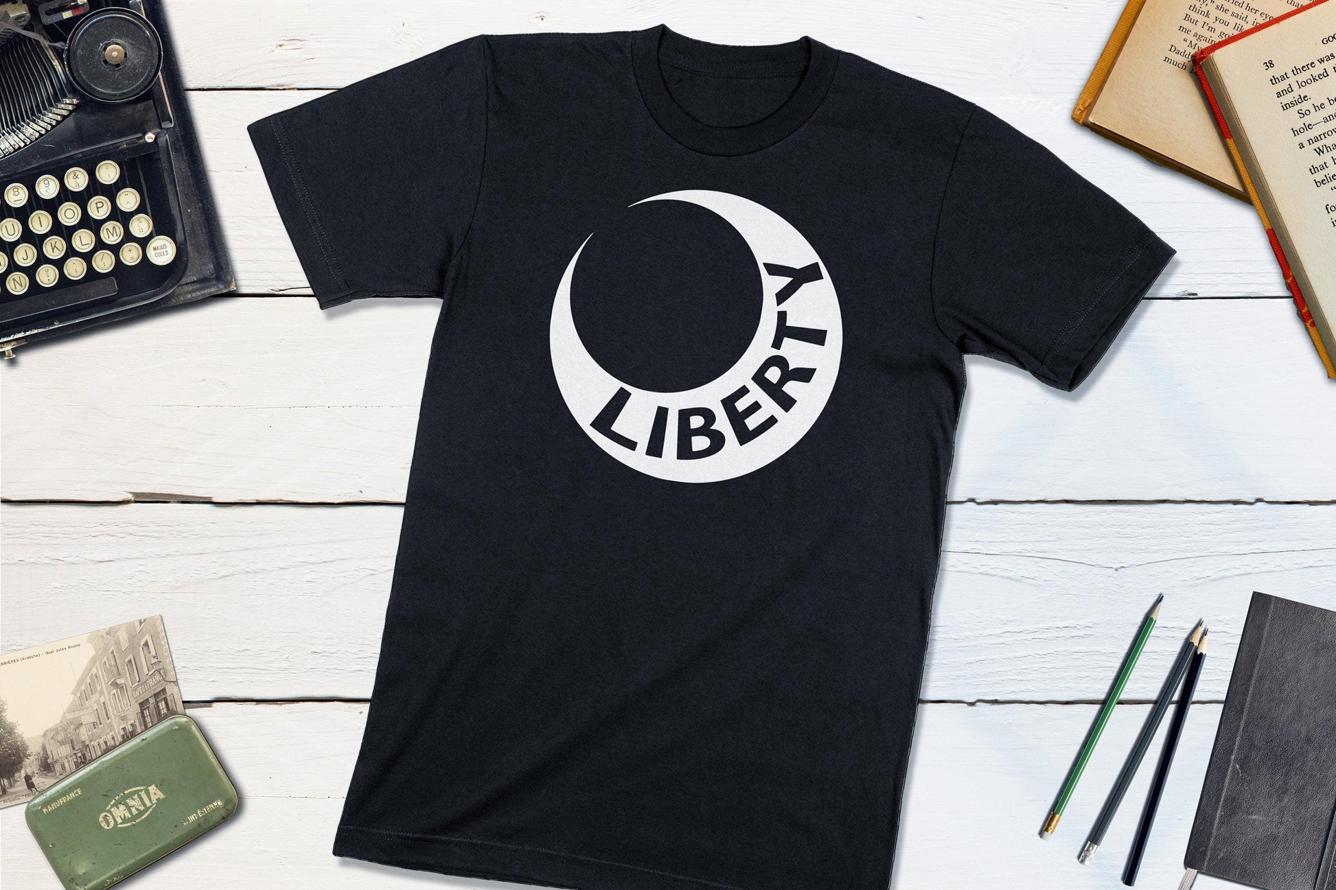 Fort Moultrie Liberty Flag-Unisex T-shirt-Yesteeyear